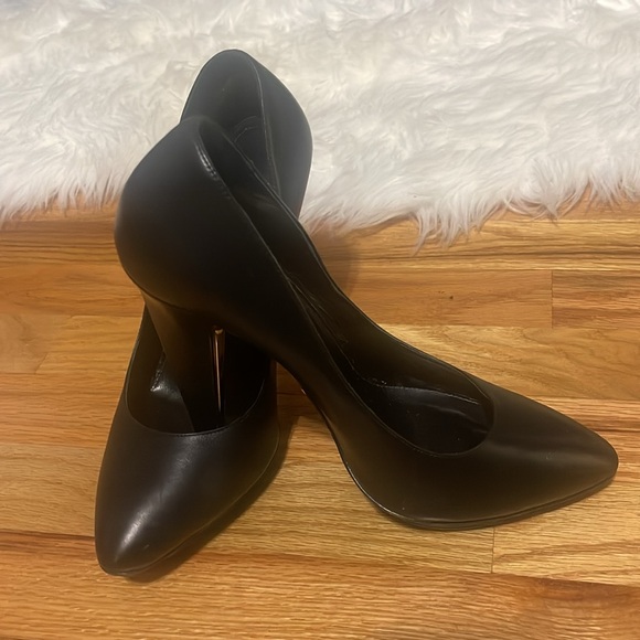 Roberto Cavalli black pumps with gold heel accent - Picture 7 of 11